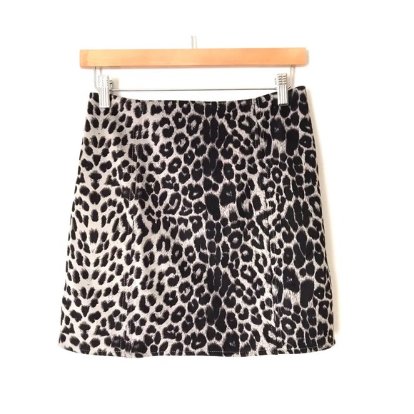 She and Sky Women's Animal Print Faux Suede Mini Skirt Black White Size Small - Picture 1 of 11